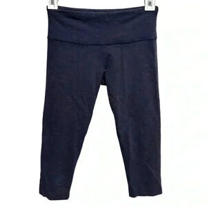 lululemon navy blue cropped capri leggings